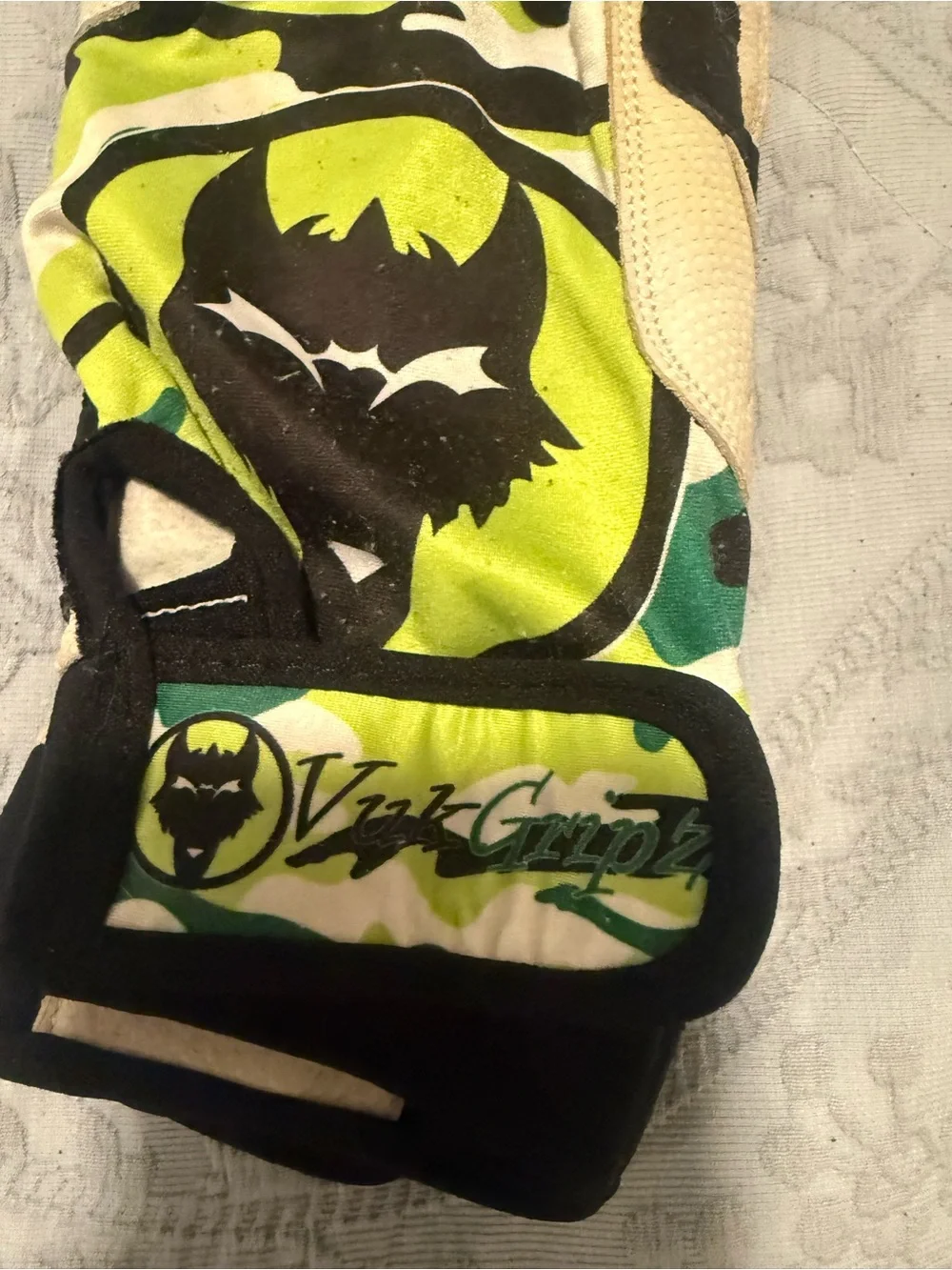 Vukgrips adult large Green Camo Batting Gloves with no rips, tears or worn areas